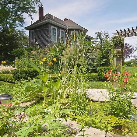 Shorecrest Bed And Breakfast Southold Exterior photo