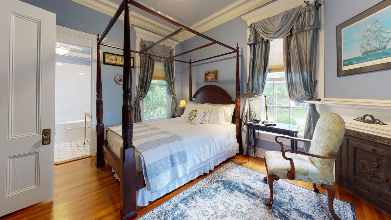 Shorecrest Bed And Breakfast Southold Exterior photo