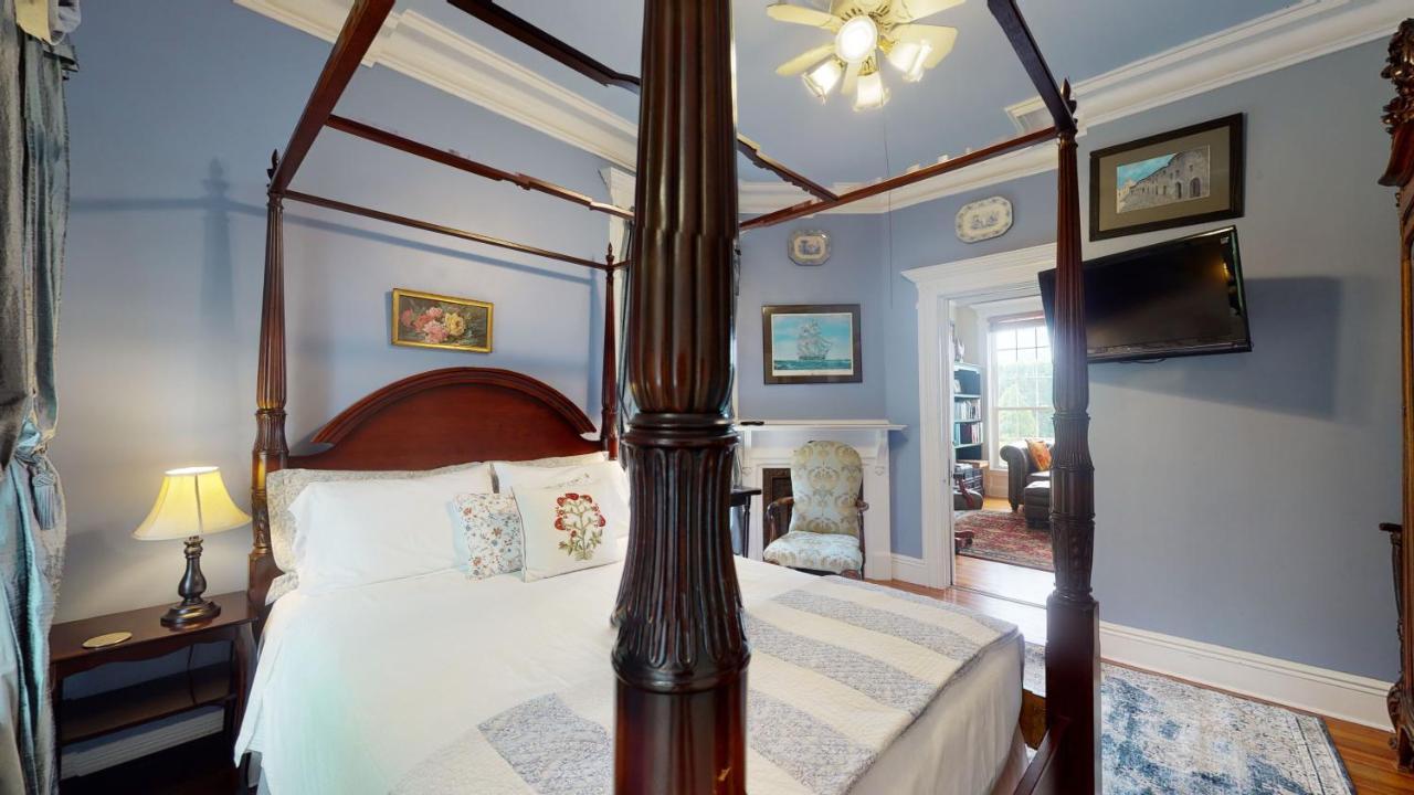 Shorecrest Bed And Breakfast Southold Exterior photo