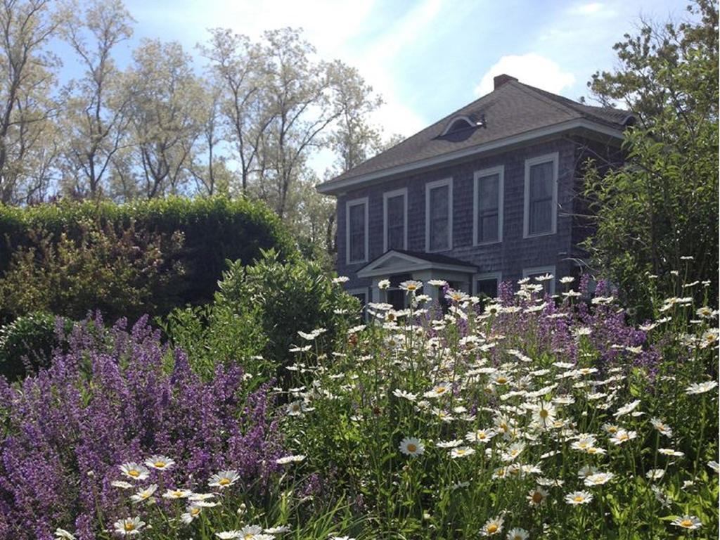 Shorecrest Bed And Breakfast Southold Exterior photo