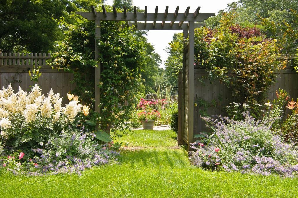 Shorecrest Bed And Breakfast Southold Exterior photo