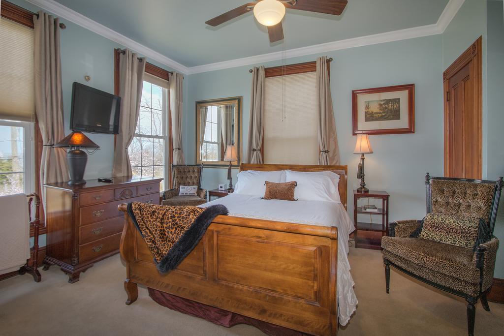 Shorecrest Bed And Breakfast Southold Exterior photo