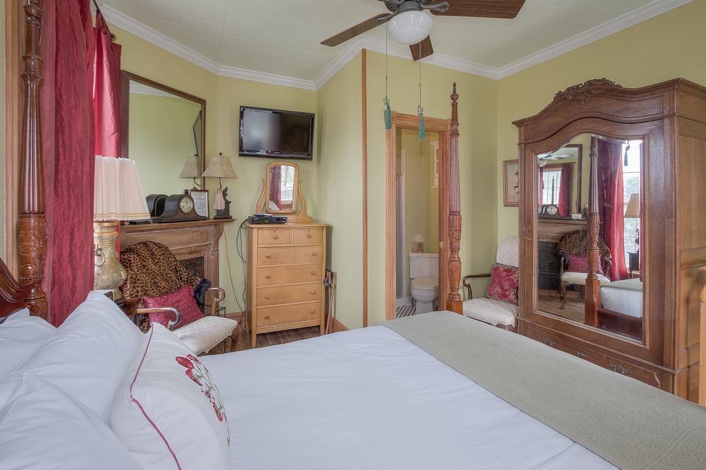 Shorecrest Bed And Breakfast Southold Exterior photo